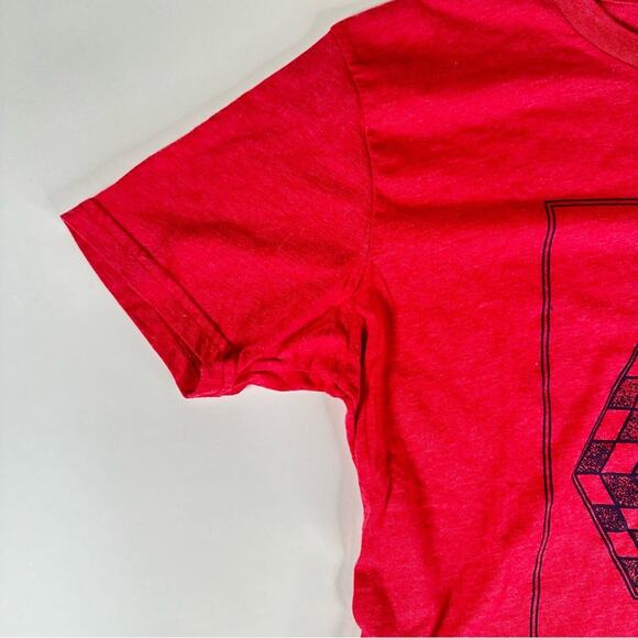 Heather Red Volcome Stone T-Shirt in Size Medium - Picture 2 of 7